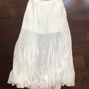 BCBG MaxAzria white stylish skirt.